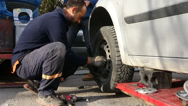 Milyonlarca sürücüyü etkileyecek! O uygulama 1 Aralık itibariyle başlayacak! Hangi araçlarda kış lastiği zorunluluğu var?