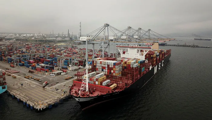 Türkiye limanları tarihinin en büyük konteyner gemisini ağırlıyor