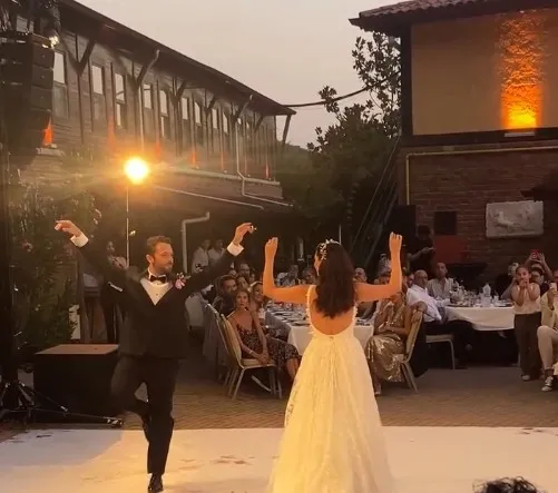 1-once-karar-vermisler-sitare-akbas-ile-cengiz-orhonlu-boyle-evlendi-1754288188722.jpg Kaynak: Instagram