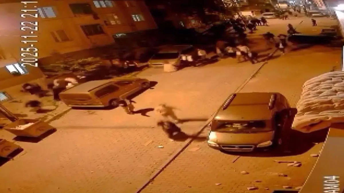 Arnavutköy'de 2 husumetli grup arasında taşlı sopalı kavga