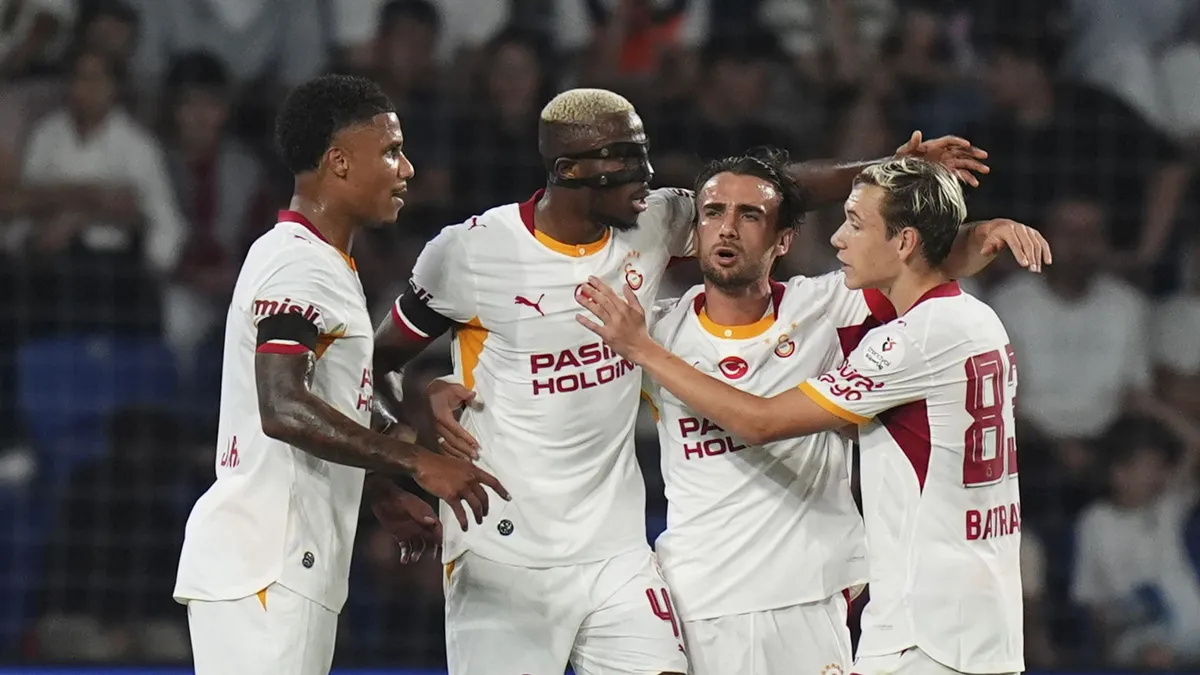 Galatasaray'da sakatlık şoku! Osimhen oyuna devam edemedi: Sağlık durumu nasıl?