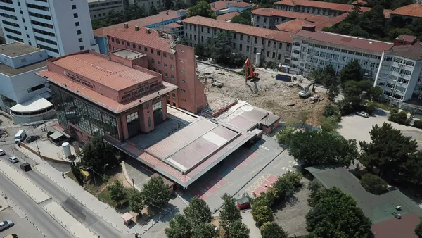 6-yildir-kullanilmiyordu-tarihi-haydarpasa-numune-hastanesinin-yikimina-baslandi-1626860714860.jpg 6 yıldır kullanılmıyordu! Tarihi Haydarpaşa Numune Hastanesi'nin yıkımına başlandı - 1