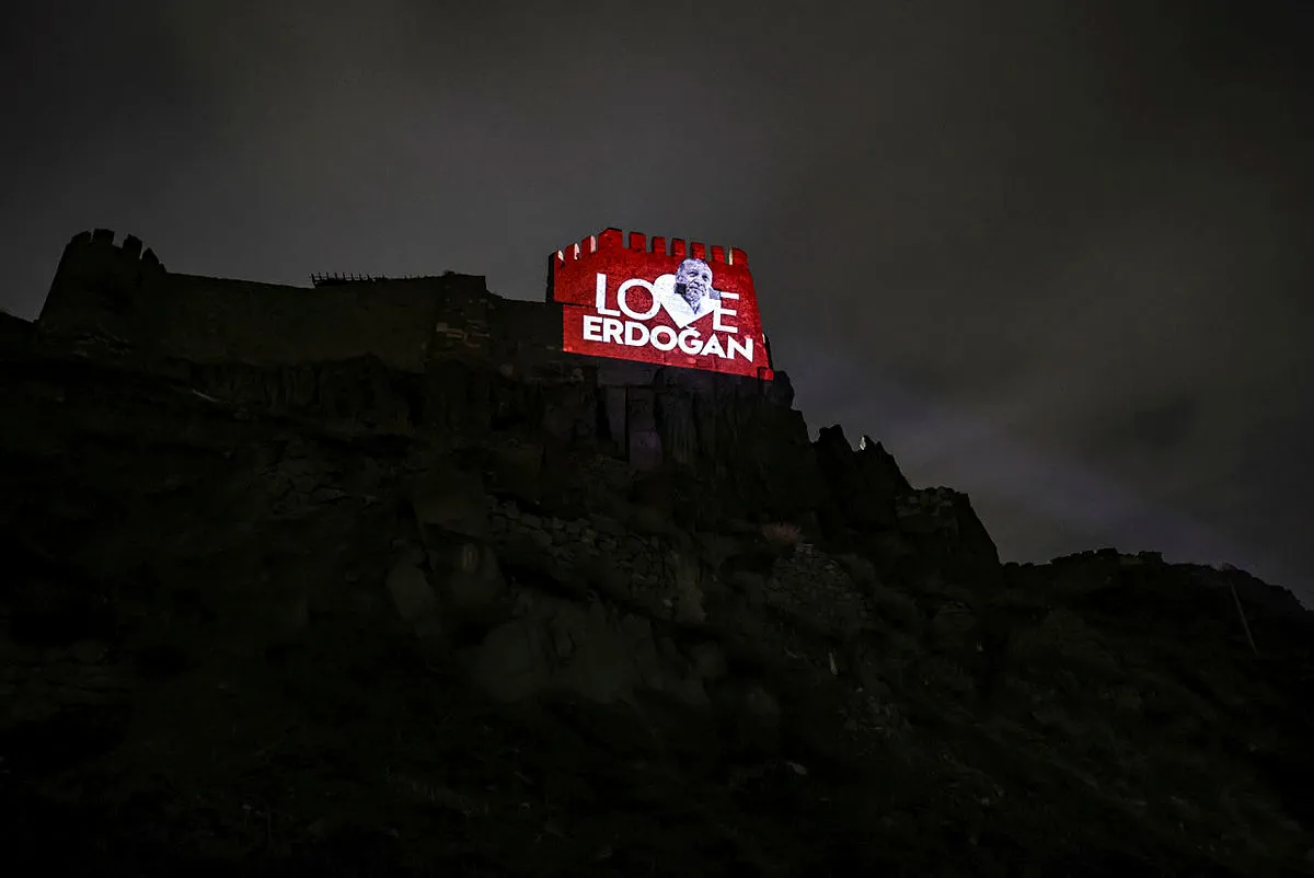 Ankara Kalesi’ne “Love Erdoğan” görseli