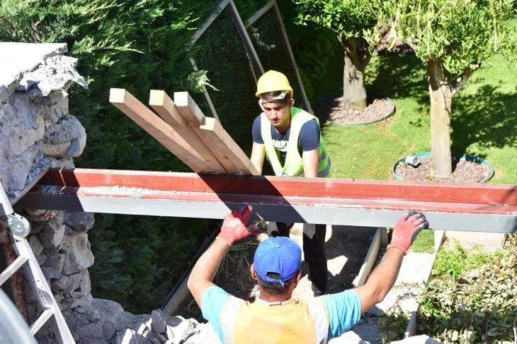 Yılmaz Özdil’in kaçak villasına ilk kepçe! Müştemilat duvarları yıkıldı