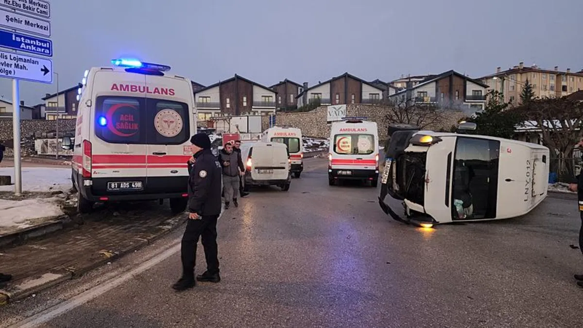 Gizli buzlanmayı fark edemedi! Araç yan yattı