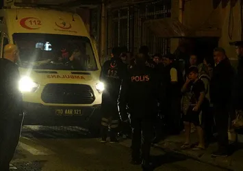 Balıkesir'de dehşet! Annesini bıçaklayıp...