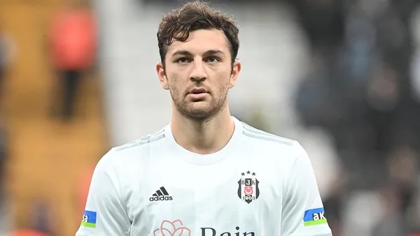 besiktasin-oyuncusuna-trafikte-saldiri-arka-bacagindan-yaralandi-emrecan-uzunhan-uzun-sure-sahalardan-uzak-kal-1690049726529.jpg Beşiktaş'ın oyuncusuna trafikte saldırı! Bacağından yaralandı! Emrecan Uzunhan uzun süre sahalardan uzak kalacak - 1