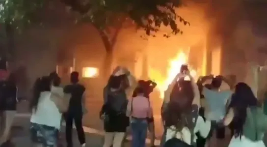Arjantin'de valilik binası ateşe verildi! - 5