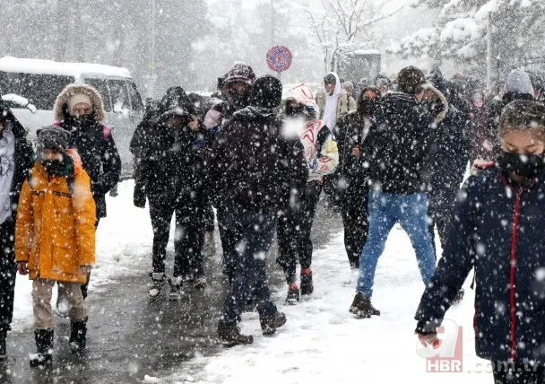 Valilikler peş peşe duyurdu! Eğitime kar molası: İşte 13 Ocak Salı okulların tatil edildiği iller 13
