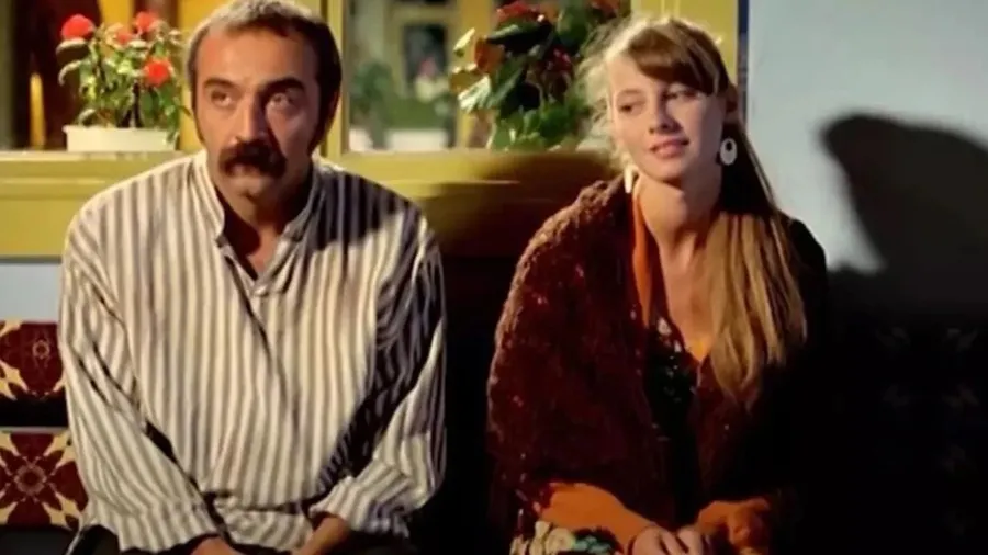 tuba-unsala-batmaktan-kurtardigi-eski-esinden-engel-hamlesi-1776502507072.jpeg ʺVizontele Tuubaʺ filminden eski görüntü / Sosyal medya