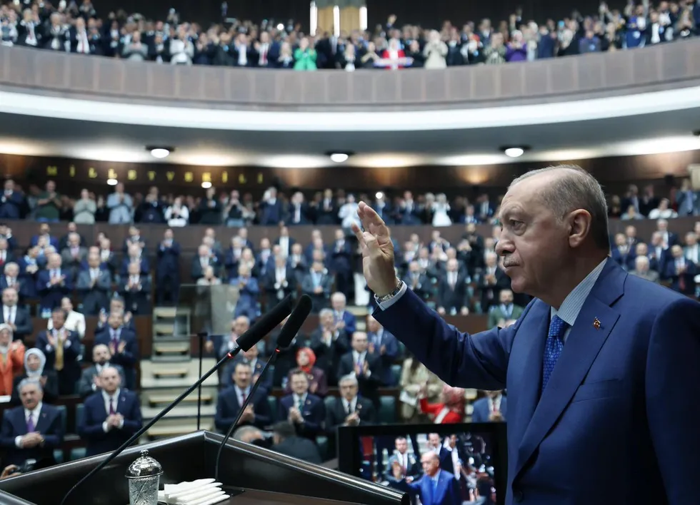 ak-parti-25-yasinda-iste-ceyrek-asrin-secim-sarkilari-1786699705799.png (foto:ahaber.com.tr)