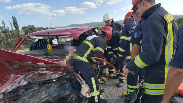 1632164180939.jpg Kütahya'da iki otomobil kafa kafaya çarpıştı! İki kişi öldü iki kişi yaralandı - 1