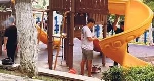 Kırık kaydırak faciası! Küçük çocuk yoğun bakımda