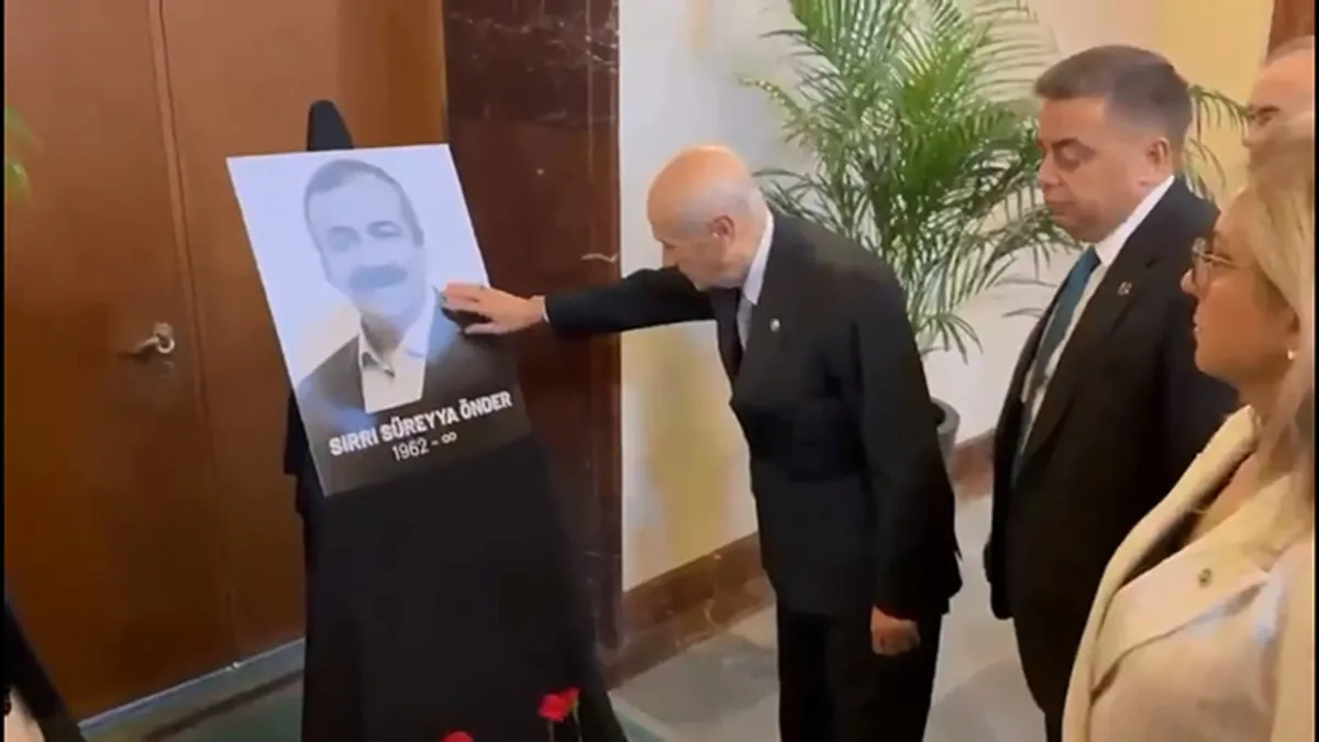 MHP lideri Devlet Bahçeli Sırrı Süreyya Önder için yapılan anma törenine katıldı