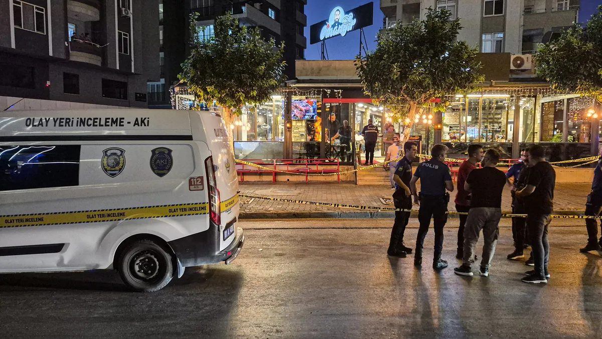 Adana'da restorana kurşun yağdırdılar: 4 yaralı