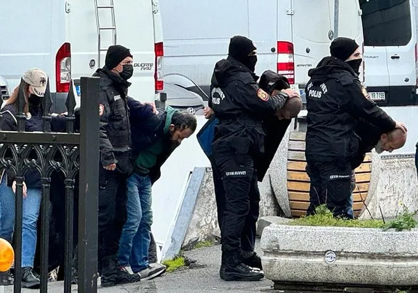 1706774425128.jpeg Santa Maria Kilisesi saldırısında flaş gelişme! 2 teröristin de aralarında bulunduğu 25 kişi tutuklandı - 3