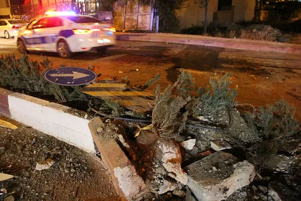 Hatay'da minibüs ile otomobil çarpıştı! Çok sayıda yaralı var - 1