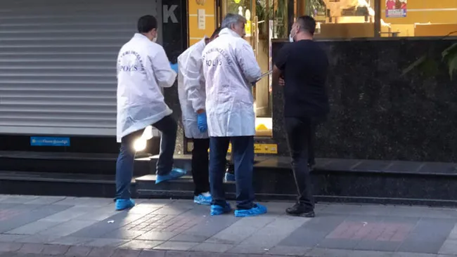 İstanbul’da hırsızlar 10 kilo altını çalıp kayıplara karıştılar! Polis peşlerinde - 1