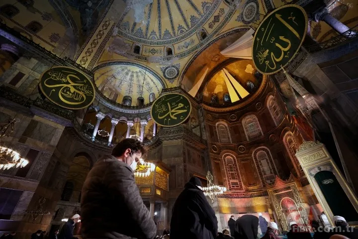 Ayasofya Camii'nde Regaip Kandili coşkuyla idrak edildi 8