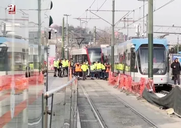 Eminönü’nde tramvay raydan çıktı