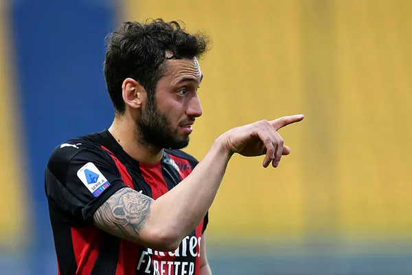 italyan-devleri-juventus-milan-ve-inter-italya-serie-ada-devam-etmek-istiyor-1618866940537.jpg İtalyan devleri Juventus, Milan ve Inter, İtalya Serie A'da devam etmek istiyor - 2