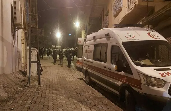 sanliurfada-korku-dolu-anlar-bina-coktu-1-kisi-enkaz-altinda-1707844028793.jpeg Şanlıurfa'da korku dolu anlar! Bina çöktü: Enkaz altında kalan vatandaş hayatını kaybetti - 1