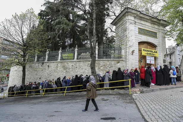 hirka-i-serif-camii-nerede-hirka-i-serife-nasil-gidilir-ziyarete-acildi-mi-hirka-i-serife-giden-otobus-hatlari-1650629527148.jpg Hırka-i Şerif Camii nerede? Hırka-i Şerif'e nasıl gidilir, ziyarete açıldı mı? Hırka-i Şerif'e giden otobüs hatları - 5