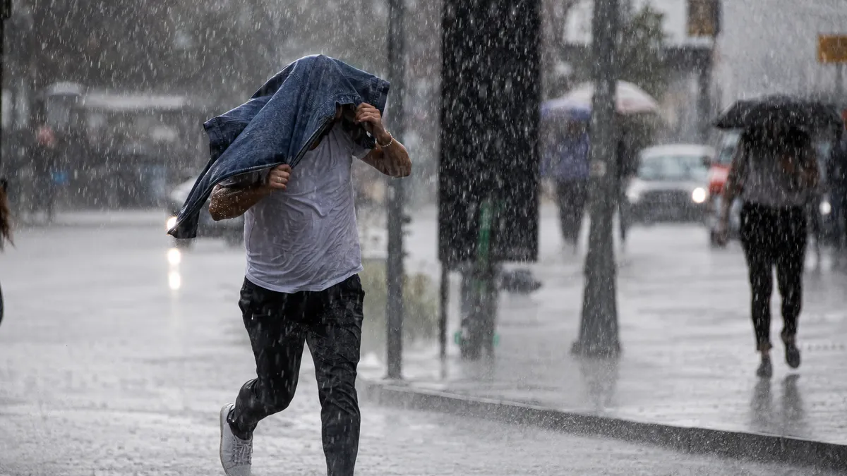 Hafta sonu planları iptal! Meteoroloji 26 il için uyardı: Şiddetli yağış, fırtına ve toz taşınımına...