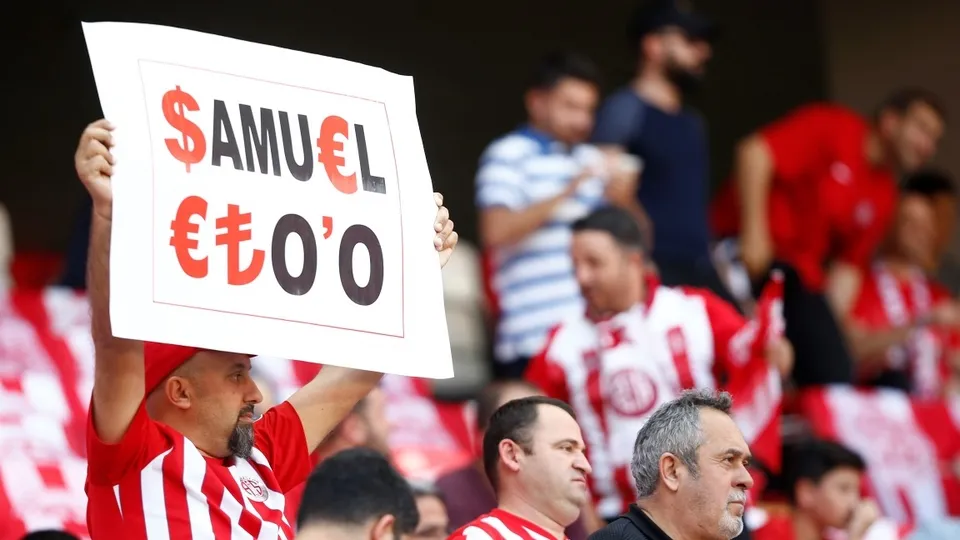 Antalya'da Eto'o'ya dolarlı protesto