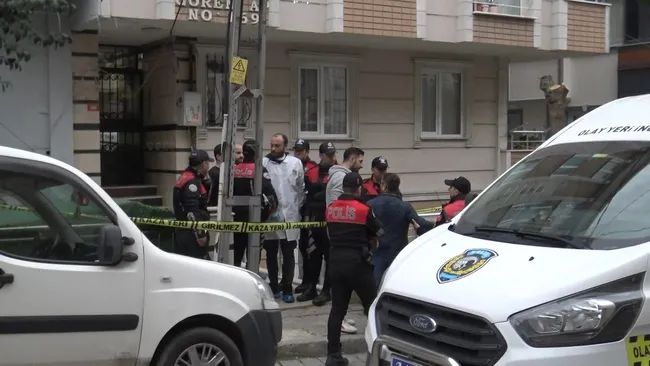 istanbulda-kari-koca-kavgasinda-dehset-cani-koca-3-cocugunun-annesini-cocuklarinin-gozu-onunde-oldurdu-1711653765227.jpg İstanbul'da karı-koca kavgasında dehşet! Cani koca 3 çocuğunun annesini çocuklarının gözü önünde öldürdü - 2