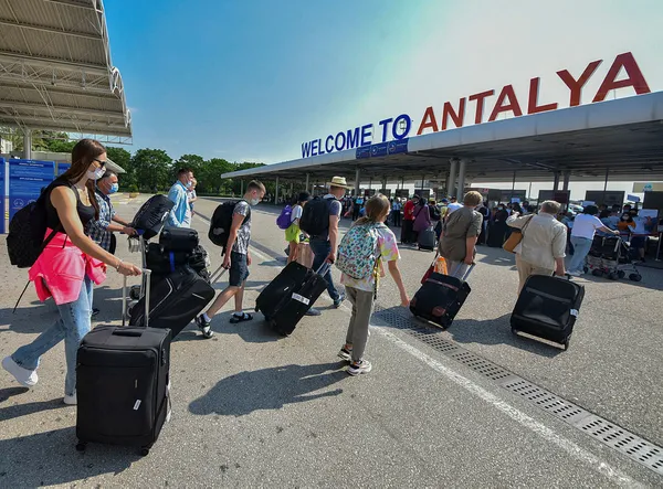 Antalya yıla rekorlar başladı! 5 günde 47 bin 380 turist