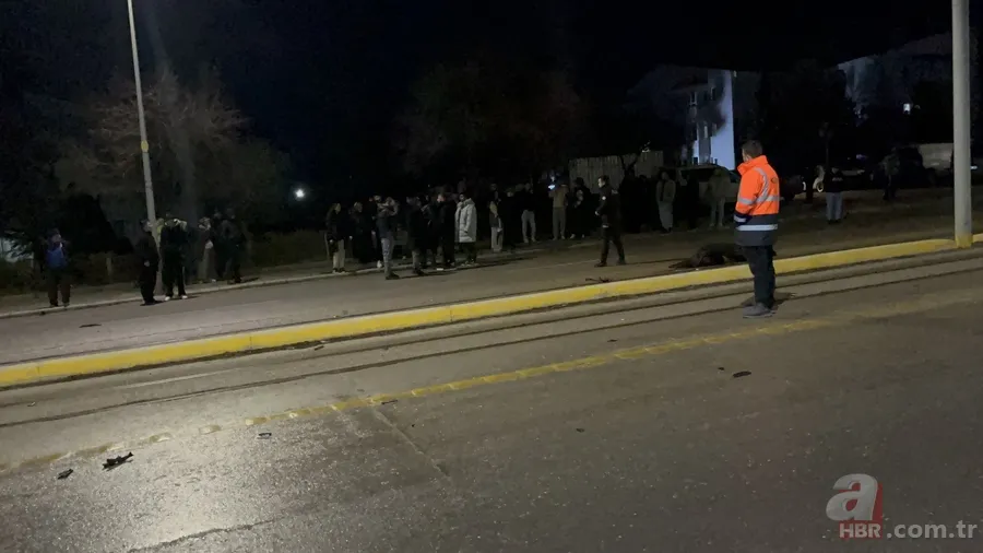 Eskişehir’de katliam gibi kaza! Otomobil tramvaydan inen yayalara çarptı: Sürücü tutuklandı 6