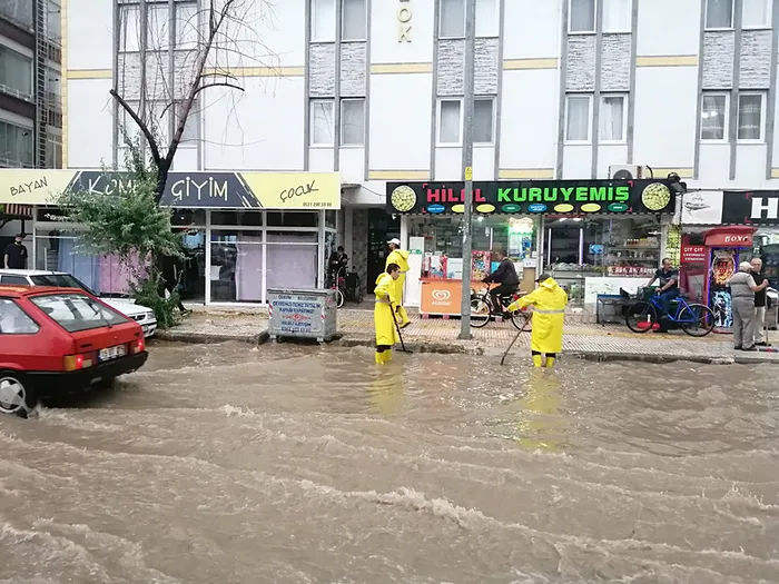 1720764839000.jpg Meteoroloji'den yeni uyarı geldi! Sıcak havalar sonrası sağanak yağış sürecek! İstanbul Ankara İzmir hava durumu... - 5