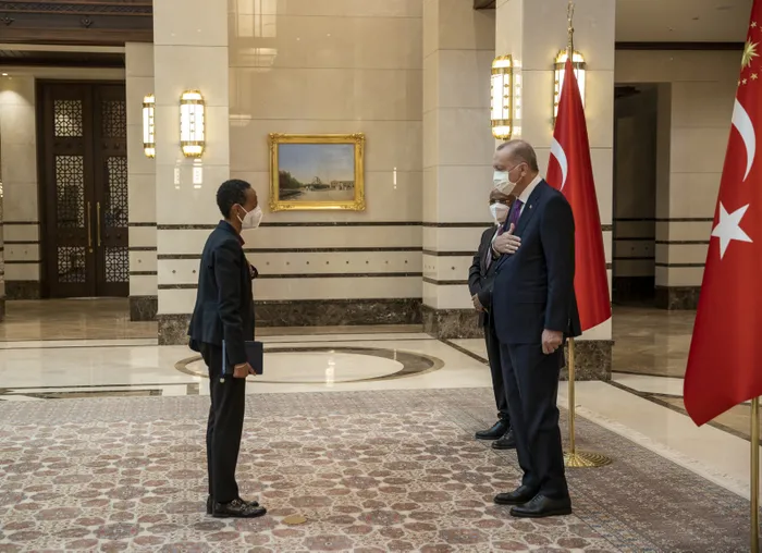 Son dakika: Başkan Erdoğan’dan Külliye’de önemli kabuller! Güven mektubu sundular