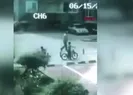Bisiklet süren çocuğu tekme tokat dövdü!