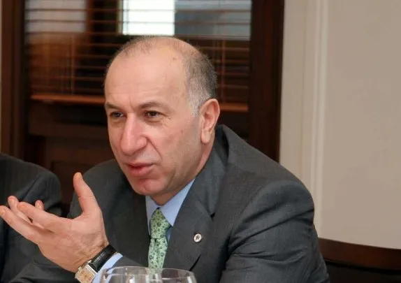 turgay-cinere-yakalama-karari-10-gozalti-var-cinere-ait-park-holding-sirketlereine-kayyum-atandi-1759075028513.jpg Fotoğraf-A Haber Arşiv