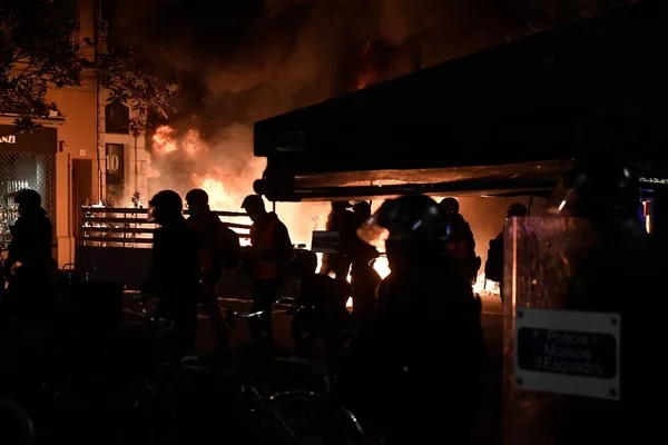 İspanya’da sokaklar alev alev! Rap sanatçısı Hasel’in tutuklanması ülkeyi karıştırdı