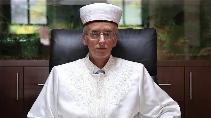 Yunanistan'da Kur'an-ı Kerim'e küstah saldırı! Skandal üzerine futbol toplarının satışı durduruldu - 3