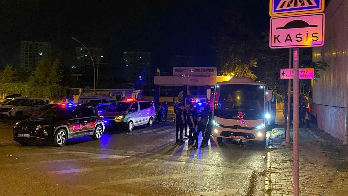 İstanbul'da kan donduran olay! Site içerisinde silahlar konuştu: 1 ölü, 3 ağır yaralı