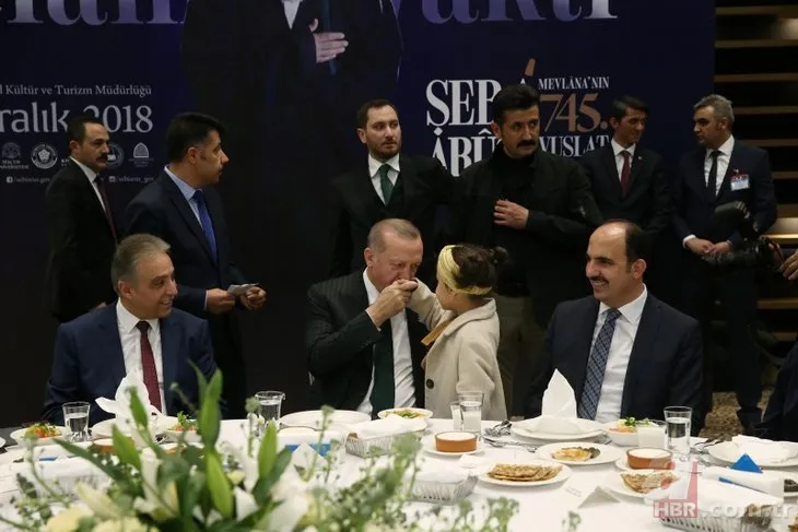 Başkan Erdoğan Konya’da yanına gelen bir çocuğun elini öptü
