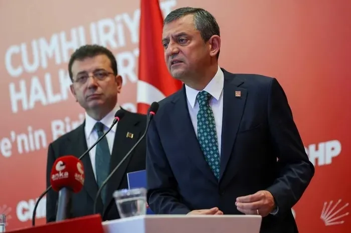 Adaylık ofisi karıştı! CHP’de kim patron? kavgası