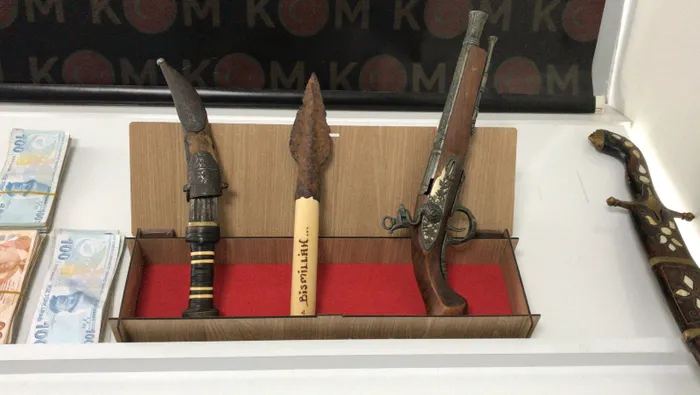 Adana merkezli 4 ilde Şirinler çetesine baskın: Çelik kafeste hapsettikleri 2 kişiyi polis kurtardı - 2