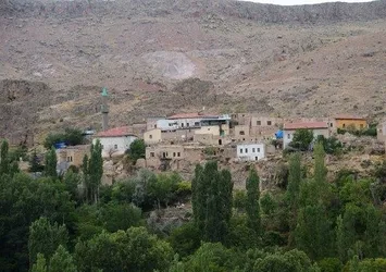 Kayseri'nin Yeşilhisar İlçesine bağlı Akköy'e koronavirüs giremedi!