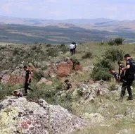 Katil öldürüp gömdüğü sevgilisinin kemiklerini bakın ne yapmış