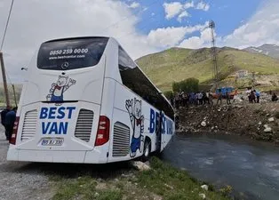 Bitlis’te yolcu otobüsü dereye düştü! Yaralılar var...