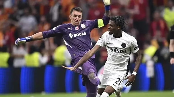 galatasaray-young-boys-macinda-yuksek-tansiyon-muslera-cildirdi-1724798804243.jpg Galatasaray-Young Boys maçında yüksek tansiyon! Muslera çıldırdı