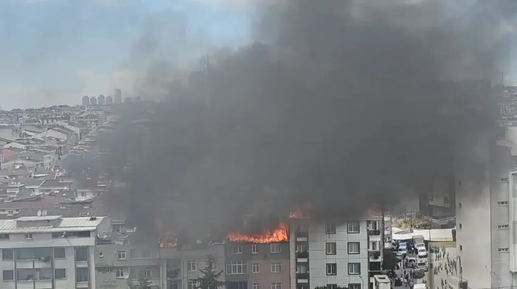 Esenyurt'ta yangın anları kamerada