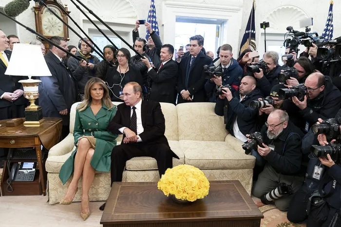 Sosyal medya Melania Trump ile dalga geçti - 1