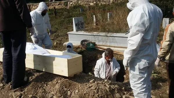 Koronavirüs hastalığından öldü gömüldükten sonra tabutu yakıldı! Kütahya'da ilginç olay - 2