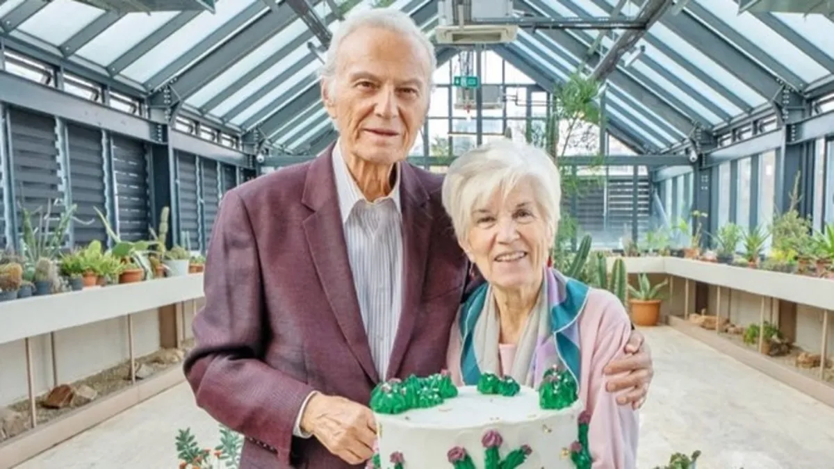 Ediz Hun 53 yıllık eşiyle doğum gününü kutladı!